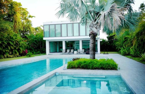 Dorado Pueblo House | Ultimate Beach Getaway, Luxury villa in Ritz-Carlton, Dorado 5 mins to Beach