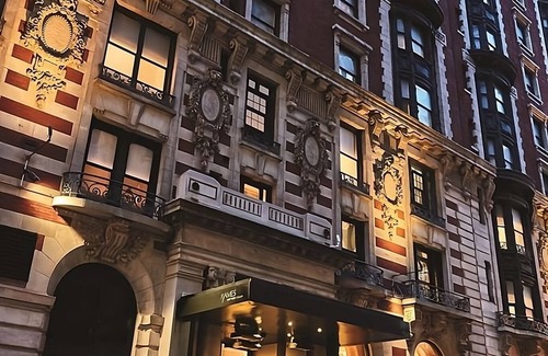 NoMad House | Ultimate City Escape! 4 Comfortable Units, Onsite Restaurant, Pets Allowed!