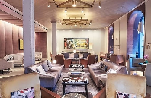 NoMad House | Ultimate City Escape! 4 Comfortable Units, Onsite Restaurant, Pets Allowed!