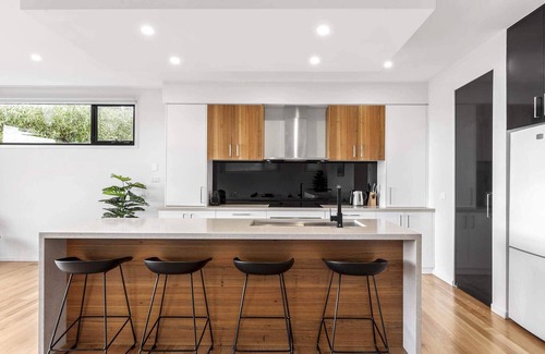 Anglesea House | Ultimate Coastal Haven , Private Pool & Sun Aspect