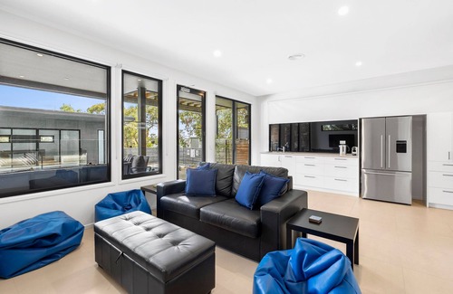 Anglesea House | Ultimate Coastal Haven , Private Pool & Sun Aspect
