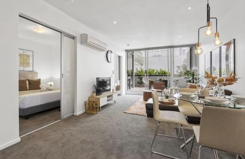 Saint Kilda South Apartment | Ultimate Comfort Gem in St Kilda