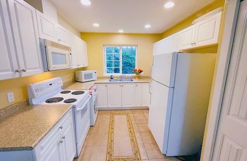 Campbell River House | Ultimate Fishing Escape: Reel in the Best Catches & Breathtaking River Views