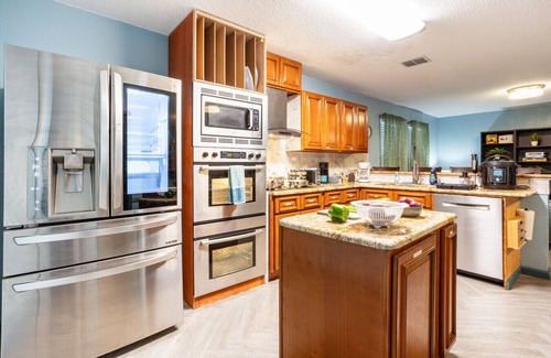 Dallas House | Ultimate Game Room Oasis for 12, XL Patio+BBQ, 2 Kings & Full Body Massage Chair