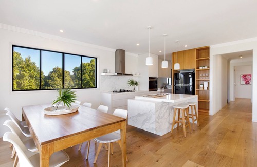 Sunrise Beach House | ULTIMATE NOOSA Six Bedroom Luxury with WATERSLIDE!