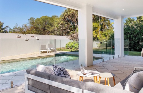 Sunrise Beach House | ULTIMATE NOOSA Six Bedroom Luxury with WATERSLIDE!