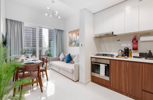 Downtown Dubai Apartment | Ultimate Stay/New/Big Terrace/4 People