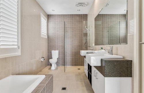 Surfers Paradise House | Ultimate Vacation Haven in GC