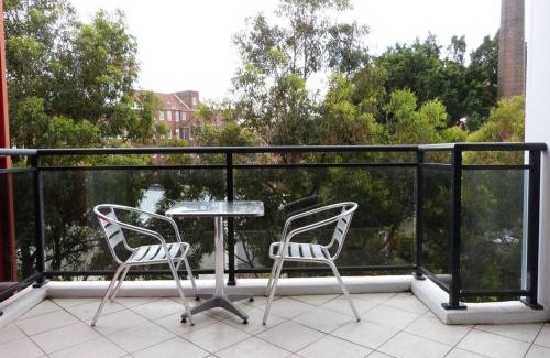 St. Leonards Apartment | Ultra Convenient Apartment HER09029