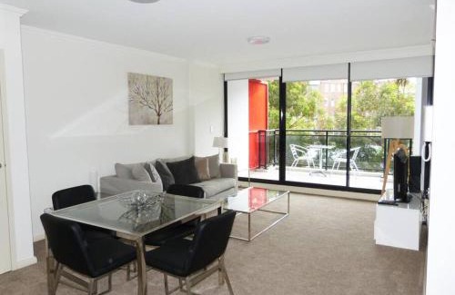 St. Leonards Apartment | Ultra Convenient Apartment HER09029