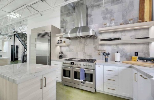 Canyon Gate House | Ultra Luxe Loft Villa 15min to Strip with Heated Pool