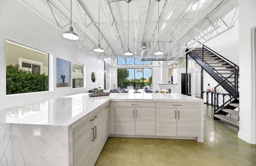 Canyon Gate House | Ultra Luxe Loft Villa 15min to Strip with Heated Pool
