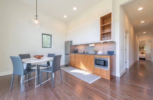 McMinnville House | Ultra Luxurious Green Acres of Hidden Hills!