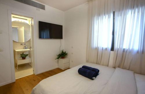 Kerem HaTeimanim Apartment | Ultra Luxury 3BR Beach Apartment
