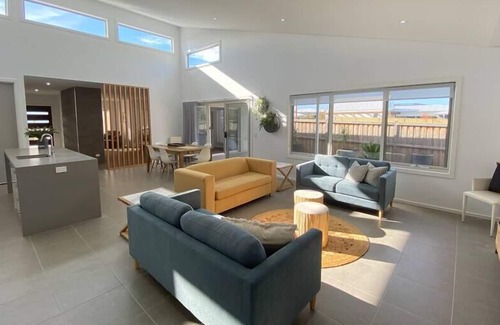 Mount Duneed House | Ultra modern Unity Retreat