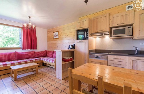 Lanslevillard House | Ultra-privileged location for this gîte in the heart of the Val Cenis Vanoise ski area (125 km of ski trails).