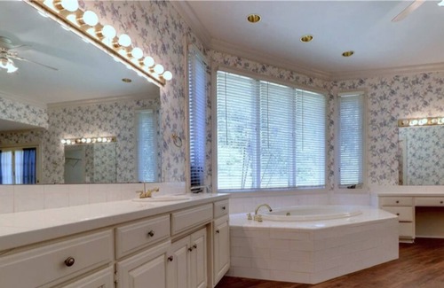 Springdale House | Ultra Spacious Place