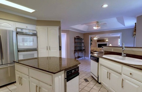 Springdale House | Ultra Spacious Place