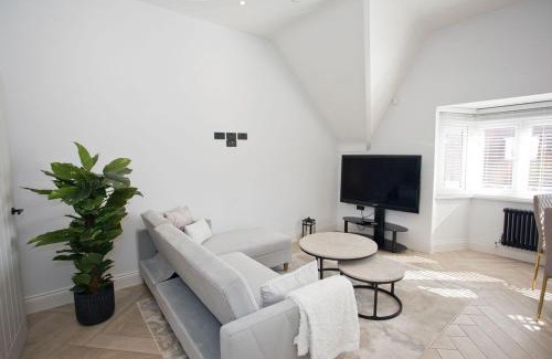 Canford Cliffs Apartment | Ultra Stylish Apt set in an affluent location