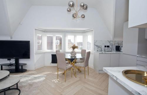 Canford Cliffs Apartment | Ultra Stylish Apt set in an affluent location