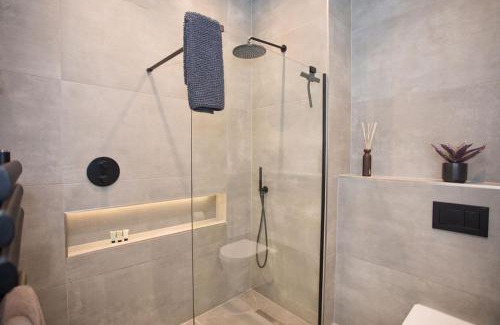 Canford Cliffs Apartment | Ultra Stylish Apt set in an affluent location