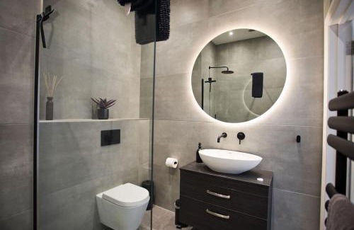 Canford Cliffs Apartment | Ultra Stylish Apt set in an affluent location