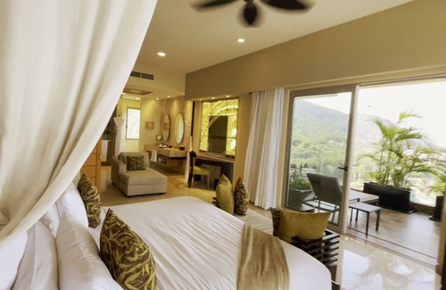 South Shore Hotel Area Resort | Ultra Threee Bedroom Suite, Oversized Baths, Daily Housekeeping, Panoramic Views