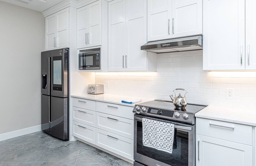 Columbia House | Ultramodern Net-Zero Briarwood Estate heart of Columbia MO