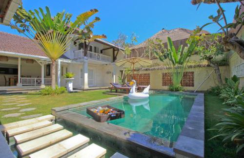 Batubelig Villa | UMA LIMA VILLA - 7Min Beach Access - 10min to Canggu