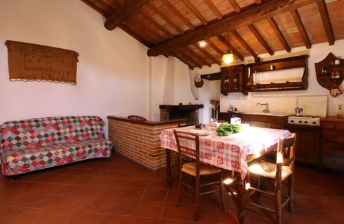 Barattano Apartment | Umbria's Poolside Charm