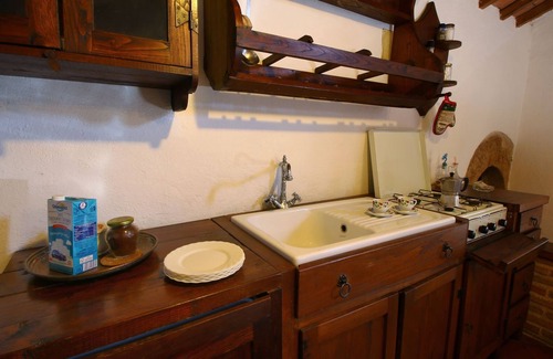 Barattano Apartment | Umbria's Poolside Charm