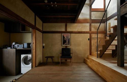Shimogyo House | Umeyu no yado by YADORU KYOTO HANARE
