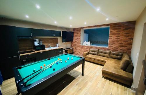 Quartier Grieu-Vallon Suisse-Saint-Hilaire Apartment | Un moment hors du temps - Jacuzzi - Sauna - Billard -Baby-Foot- Parking - 167
