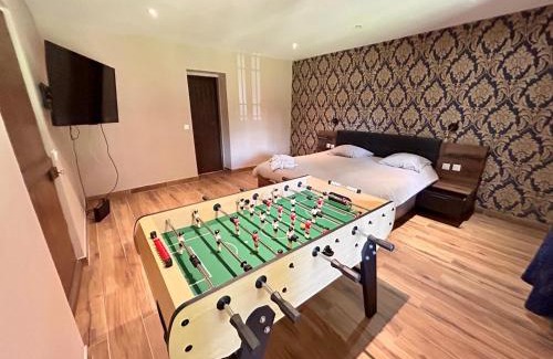 Quartier Grieu-Vallon Suisse-Saint-Hilaire Apartment | Un moment hors du temps - Jacuzzi - Sauna - Billard -Baby-Foot- Parking - 167