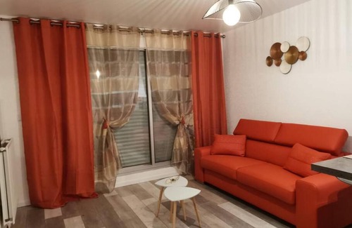 Besancon Apartment | Un studio Cosy 1