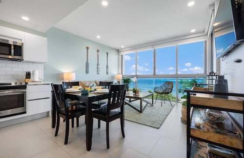 Noord Condo | Unbeatable 2 bedroom beachfront condo!