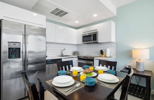 Noord Condo | Unbeatable 2 bedroom beachfront condo!