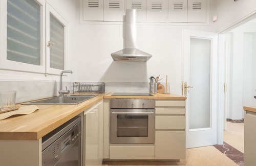 Makrigianni Apartment | Unbeatable Acropolis | Elegant 2-Bedroom Apartment on Areopagitou