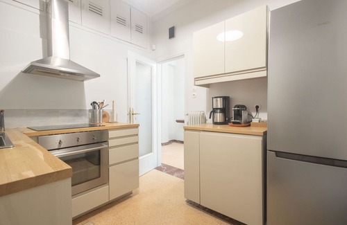 Makrigianni Apartment | Unbeatable Acropolis | Elegant 2-Bedroom Apartment on Areopagitou