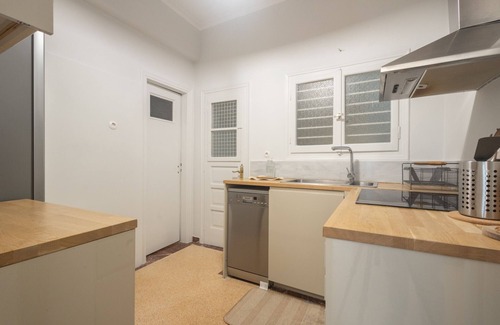 Makrigianni Apartment | Unbeatable Acropolis | Elegant 2-Bedroom Apartment on Areopagitou
