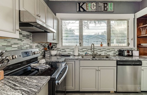 Lakeland House | Uncle Ed's Historic Bungalow