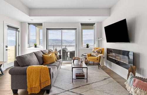 Okanagan-Similkameen House | Uncorked Escape ~ Naramata 2 bdrm suite with simply stunning views & hot tub.