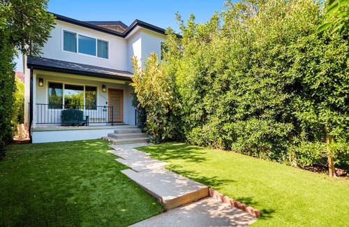 North of Wilshire House | Uncover Hidden Gems in Brentwood