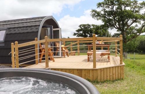Totnes House | Under Oak Pod