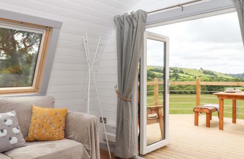 Totnes House | Under Oak Pod