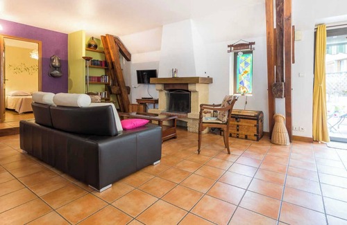 Voglans House | UNDER THE ALBIZIA - VOGLANS