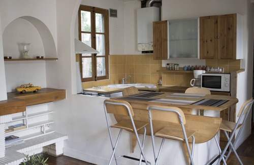 Quartier des Grandes-Carrieres Apartment | Under the roofs of Montmartre, romantic and comfortable- Wifi - Lift
