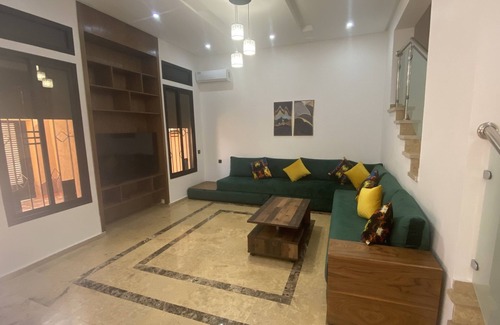 Menara Villa | Une Charmante Villa Avec Piscine
