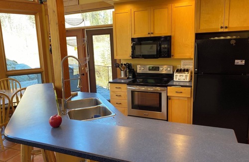 Sunburst Estates Ski Chalet | Unforgettable All Season Retreat True Ski In/Out Sleeps 10 Adults or 14 total