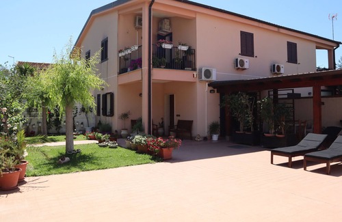 Noto Marina Villa | Unforgettable holidays a few meters from the crystal clear sea of the Eloro beach